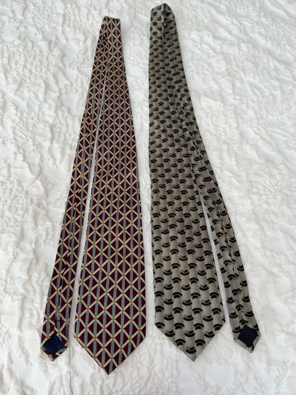 Consenso& Unbranded 100% Silk Hand Sewn Men’s Ties Set of 2